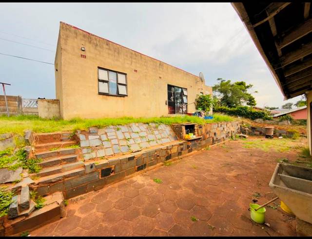 3 BEDROOM HOUSE FOR SALE IN MONTCLAIR